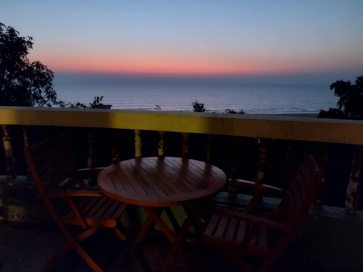 Villa Infinity By The Sea Murud  Ngoại thất bức ảnh